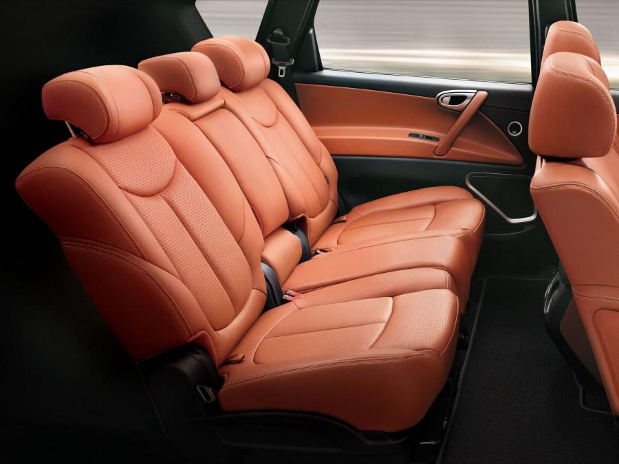 Интерьер Luxgen 7 SUV 2010 года  (фото 11 из 16)